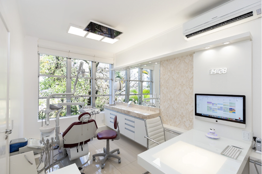 melhor consultório de lente de contato dental em Porto Alegre
